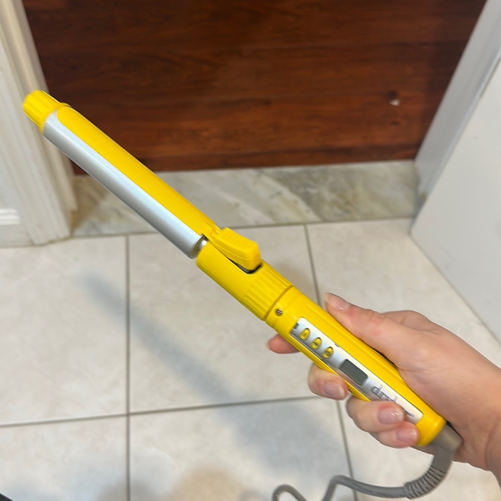 Drybar curling iron